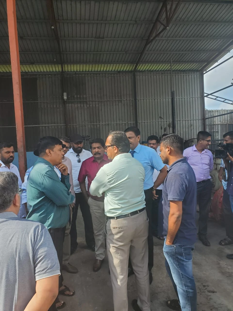 Ministers and Officials Visit the Factory thumbnail 3